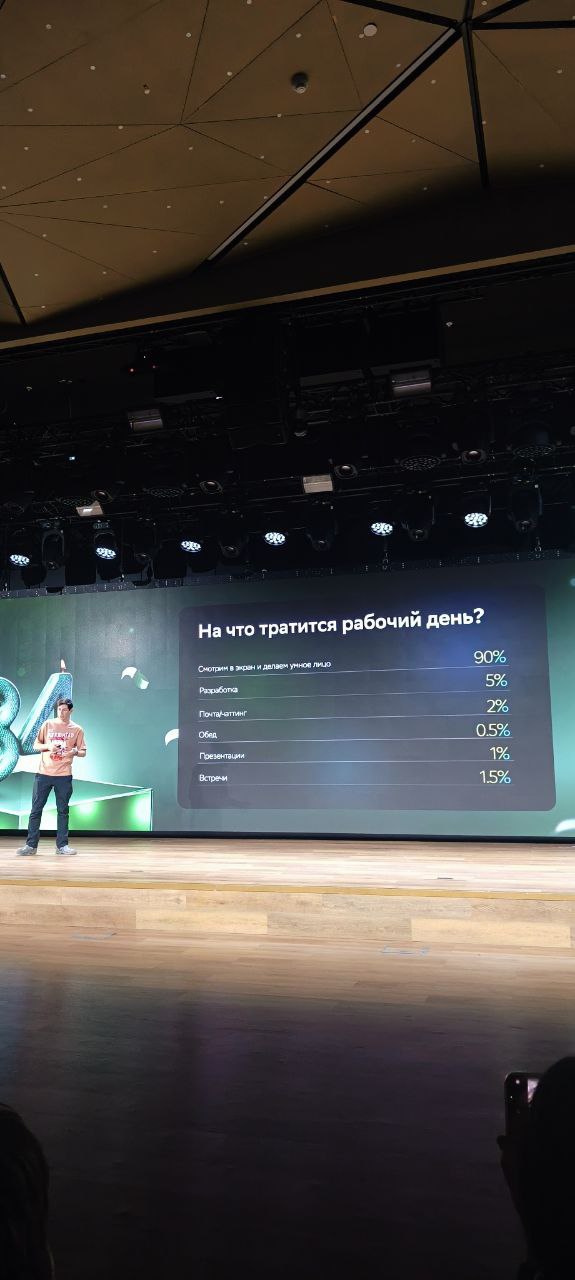 А еще наклейки раздавали бесплатно. Куда же без них 😁 | Сетка — социальная сеть от hh.ru