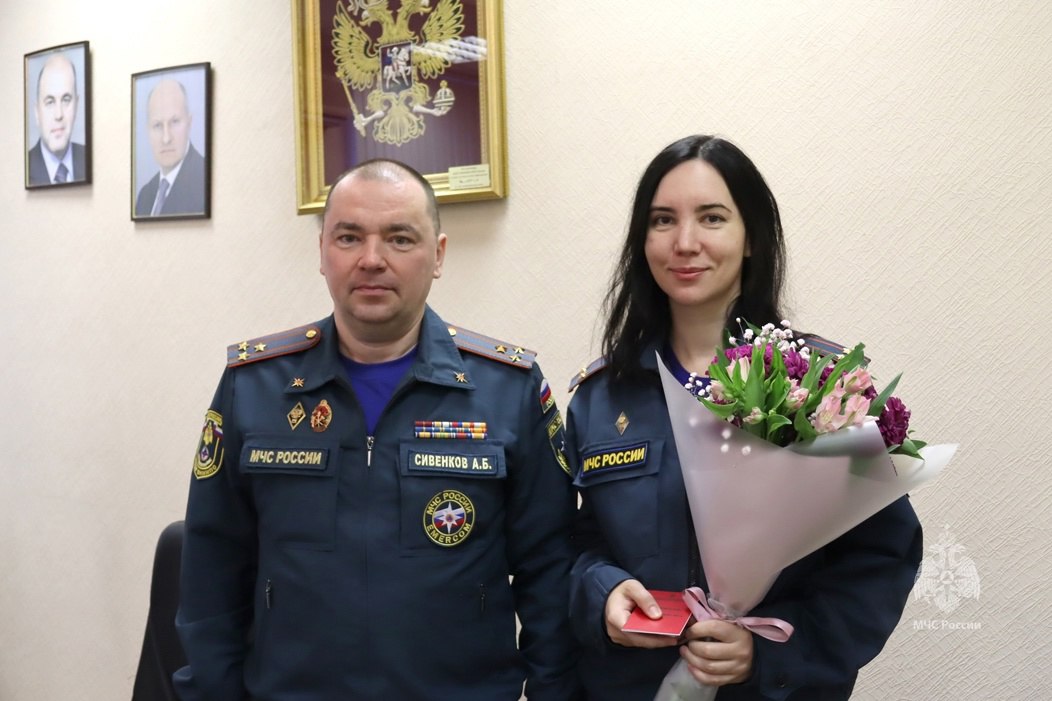 В рамках служебного совещания в зале заседаний института торжественную церемонию с присвоением квалификационного звания провел начальник ФГБУ ВНИИПО МЧС России полковник внутренней службы Андрей Сивен... | Сетка — социальная сеть от hh.ru