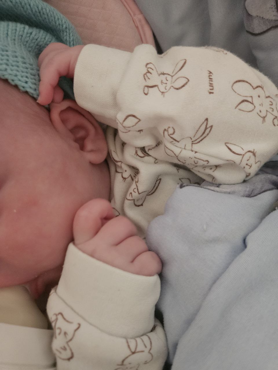 Ну вот и 2 месяца ❤️
А вроде бы ты родилась буквально вчера.
Но нет, уже округлились щечки, появилась улыбка, ты смотришь и радуешь нас.
Как быстро летит время 🙌 | Сетка — социальная сеть от hh.ru