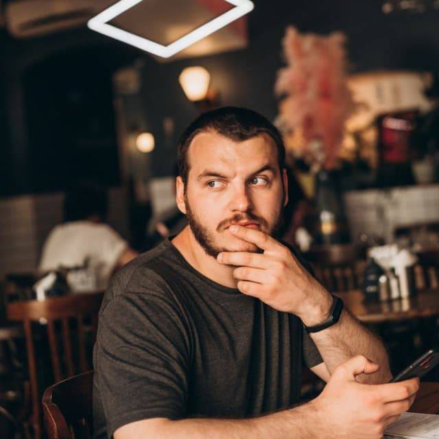 Александр Колотвинов