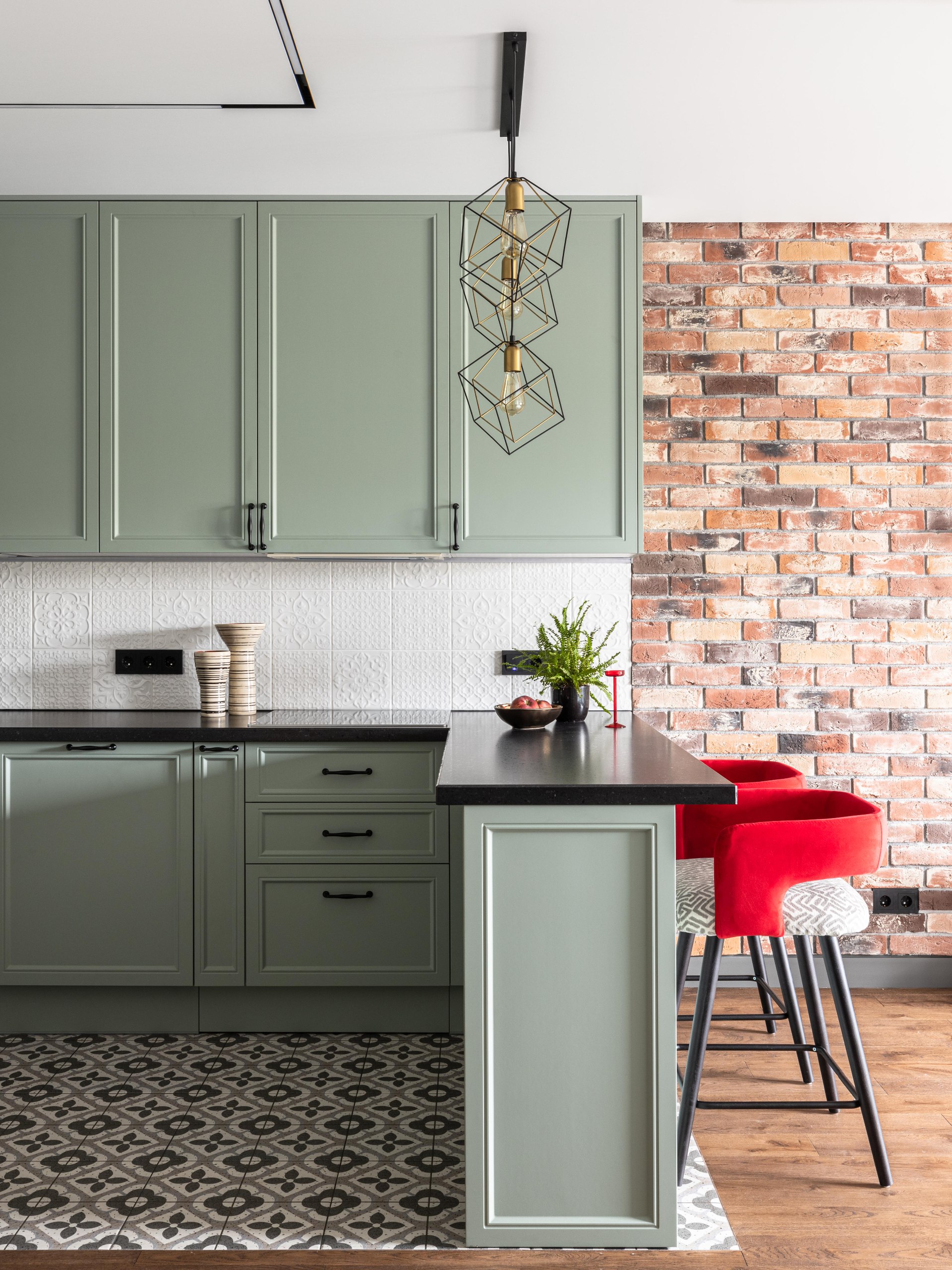 Дизайнер Елена Бузина знает, как создать пространство, радующее глаз — именно этого хотели заказчики с крайнего Севера, для которых она оформила яркий интерьер в городе немного южнее | Сетка — социальная сеть от hh.ru