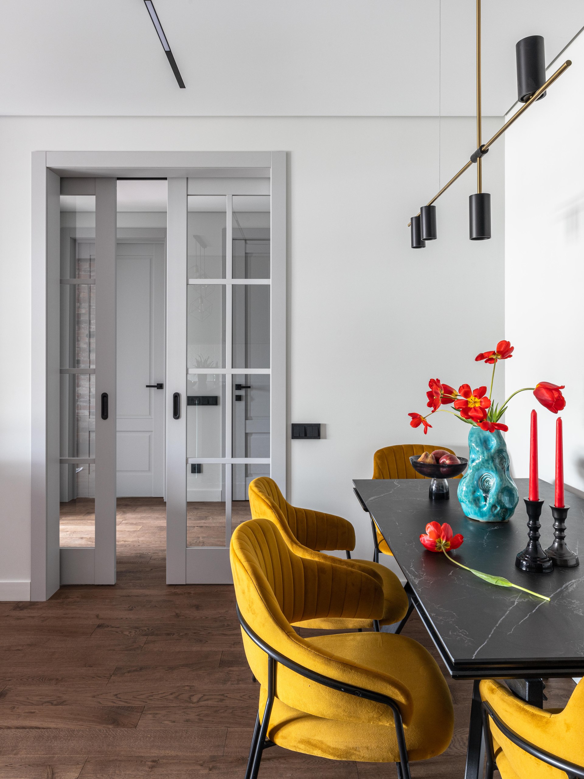 Дизайнер Елена Бузина знает, как создать пространство, радующее глаз — именно этого хотели заказчики с крайнего Севера, для которых она оформила яркий интерьер в городе немного южнее | Сетка — социальная сеть от hh.ru