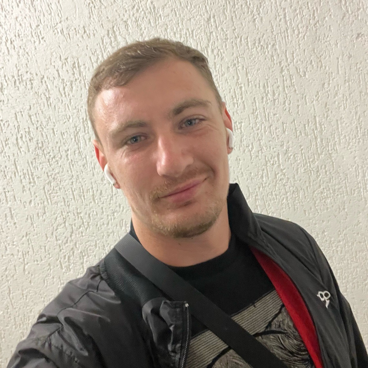 Денис Попов
