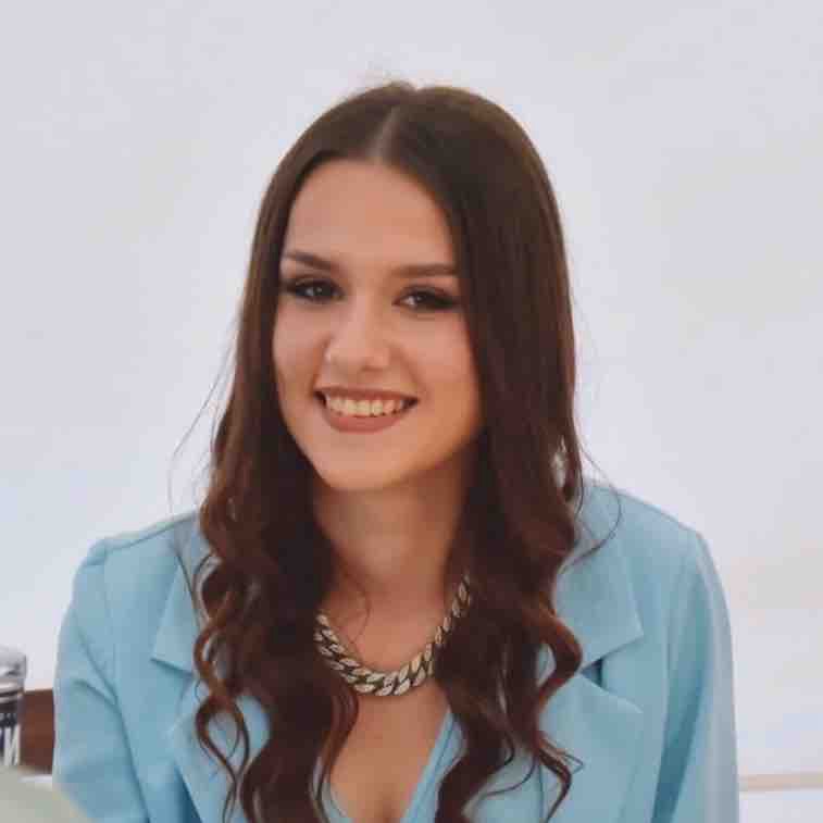 Яна Горева