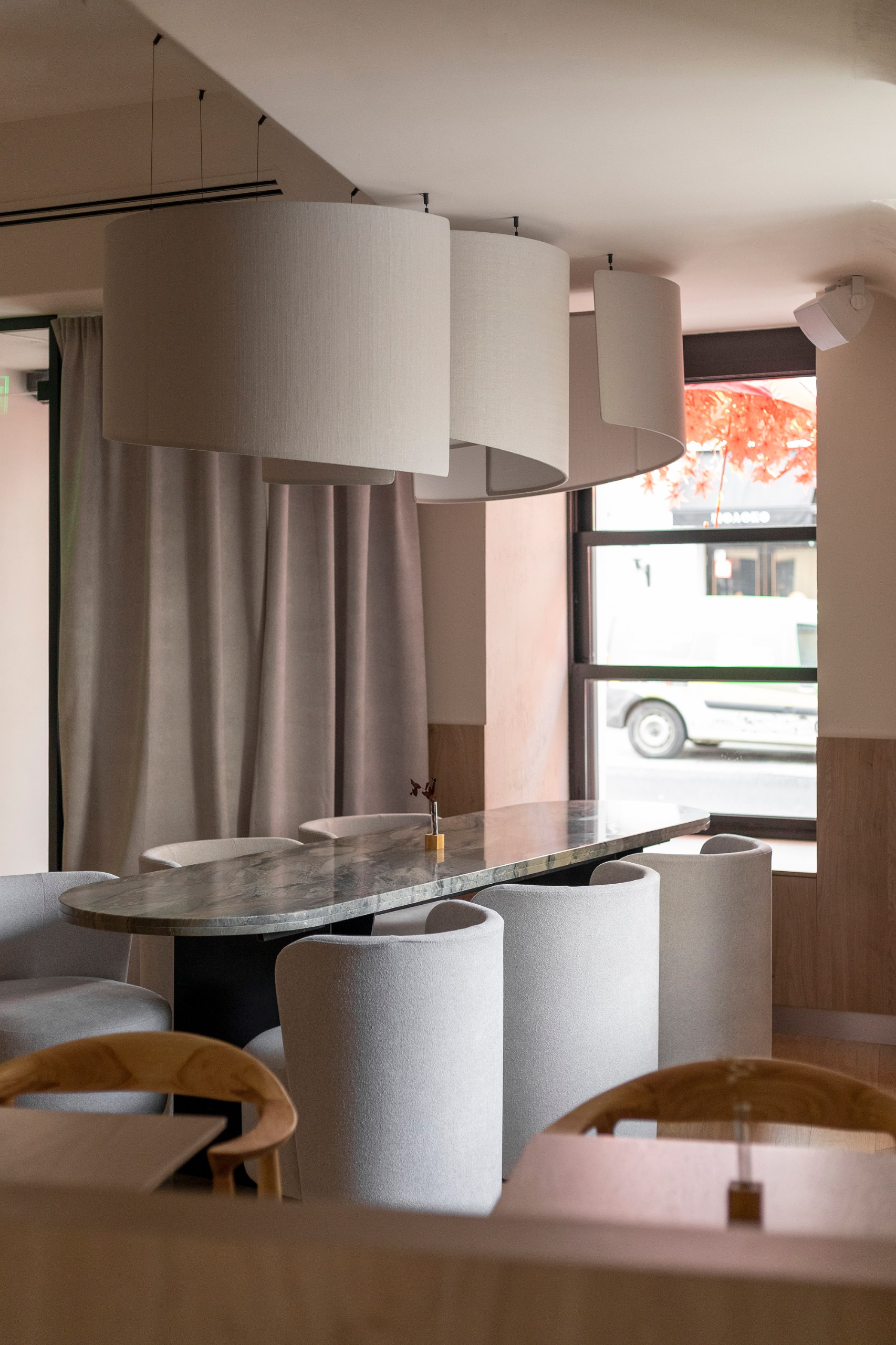 В доходном доме на Большой Дмитровке открылось шестое бистро сети J'PAN — интерьером занимались архитекторы и дизайнеры Yarin Bureau | Сетка — социальная сеть от hh.ru