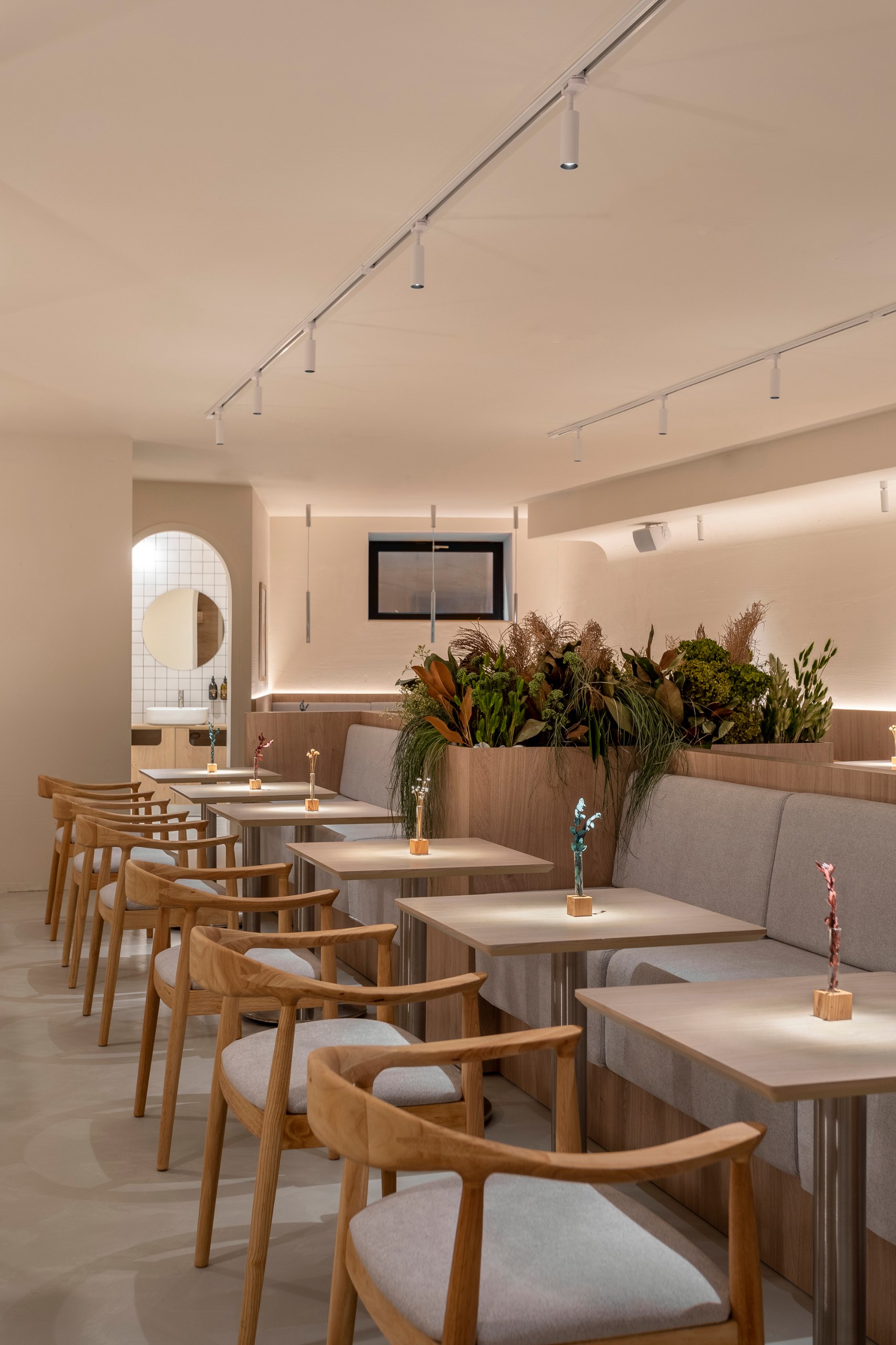 В доходном доме на Большой Дмитровке открылось шестое бистро сети J'PAN — интерьером занимались архитекторы и дизайнеры Yarin Bureau | Сетка — социальная сеть от hh.ru