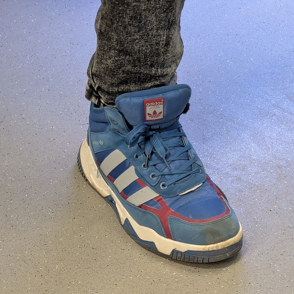 Да, бывает надо крепко стоять на ногах, поэтому ШИРОКО... вторая лапка где-то тут в радиусе 50 см. Но речь не о ней, а о том что на ней | Сетка — социальная сеть от hh.ru