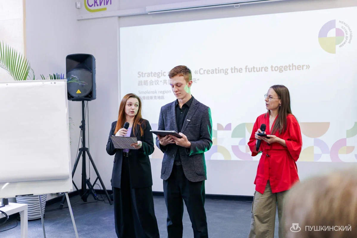 Состоялась наша первая стратегическая сессия с участниками из России, Китая и Индии 🇮🇳🇷🇺🇨🇳
Перед встречей мы немного переживали | Сетка — социальная сеть от hh.ru