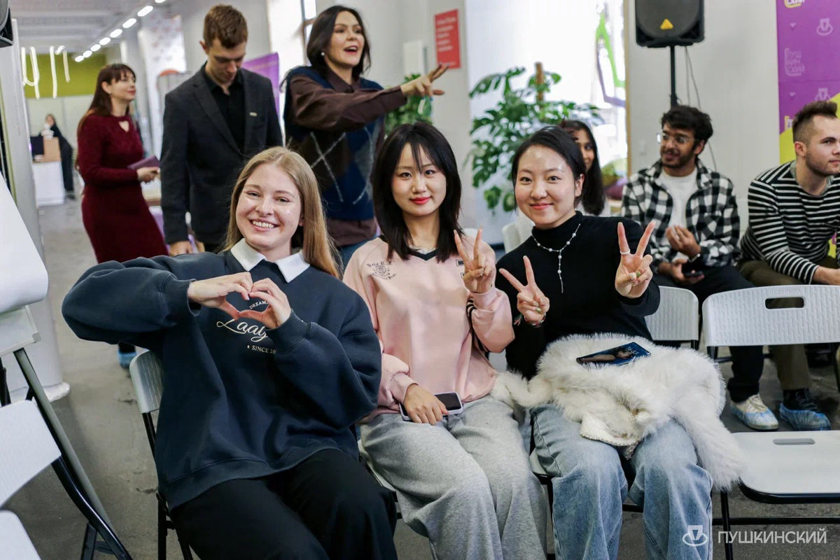 Состоялась наша первая стратегическая сессия с участниками из России, Китая и Индии 🇮🇳🇷🇺🇨🇳
Перед встречей мы немного переживали | Сетка — социальная сеть от hh.ru