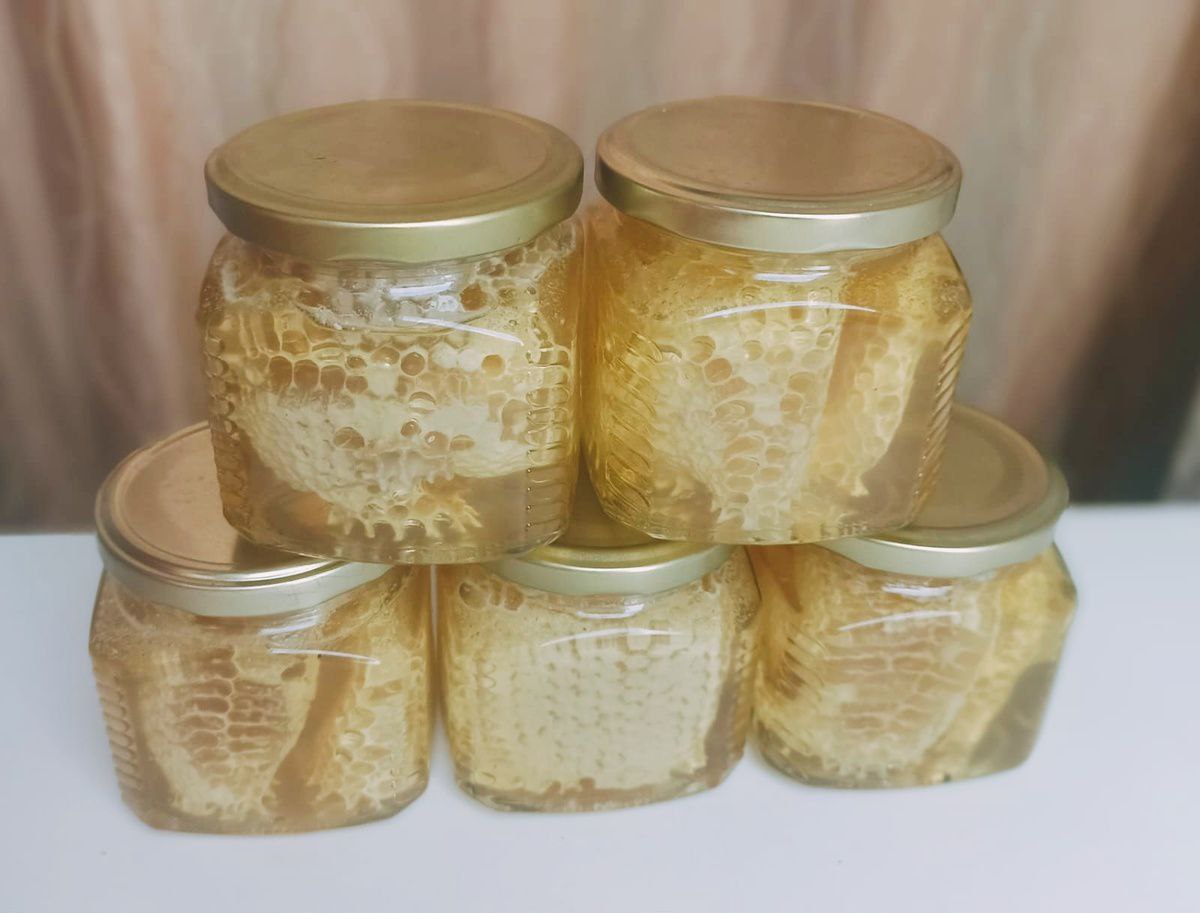 🍯 Пенсионерка отдала 55 тыс. рублей за «Золотой» мёд
К 85-летней жительнице станицы Марьинской пришла торговка и предложила купить 6 банок мёда | Сетка — социальная сеть от hh.ru