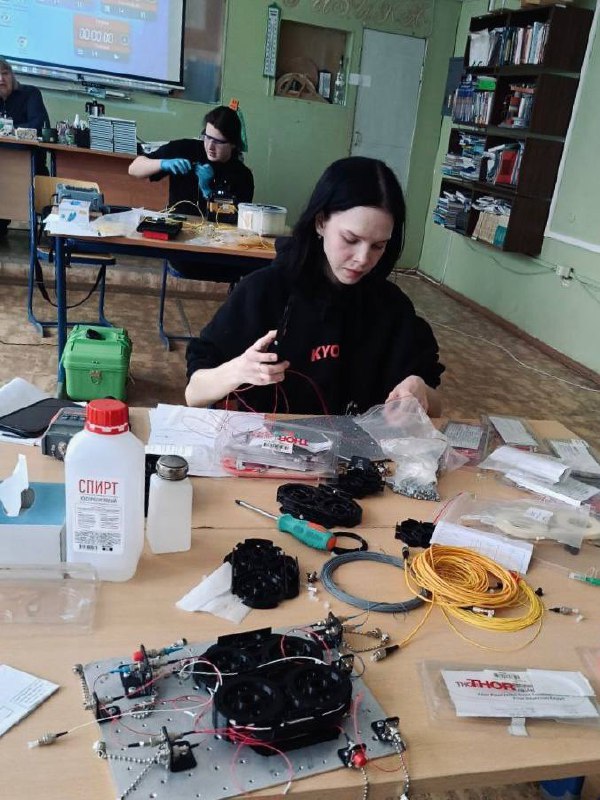 🔥 QRate провёл региональный чемпионат по компетенции «Квантовые технологии» в рамках «Профессионалы 2025»
Компания QRate инициировала и успешно провела региональный чемпионат по компетенции «Квантовые... | Сетка — социальная сеть от hh.ru