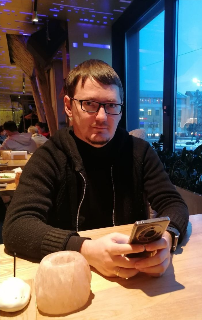 #постзнакомство
Всем доброго времени суток! 
Меня, обычно, не зовут, а я сам прихожу 🤭 
Вот и в этот раз сам пришёл и решил представиться: я Владимир, по специальности разработчик, но уже 4 с небольши... | Сетка — социальная сеть от hh.ru