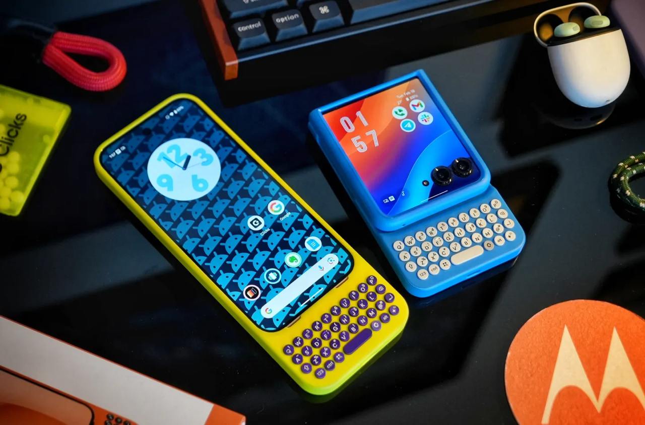 iphone в blackberry превратили, теперь очередь за android.
clicks, авторы чехлов с qwerty-клавиатурой в стиле blackberry, анонсировали версию для android-смартфонов — обычных и складных | Сетка — социальная сеть от hh.ru