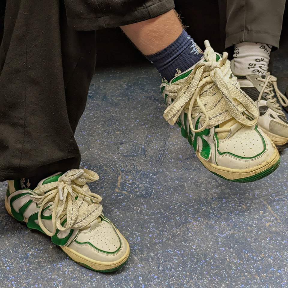 За густой шнурковой вязью был пойман достаточно свежий китайский 🇨🇳 бренд
И это — OLD ORDER
2018 год. Шанхай | Сетка — социальная сеть от hh.ru