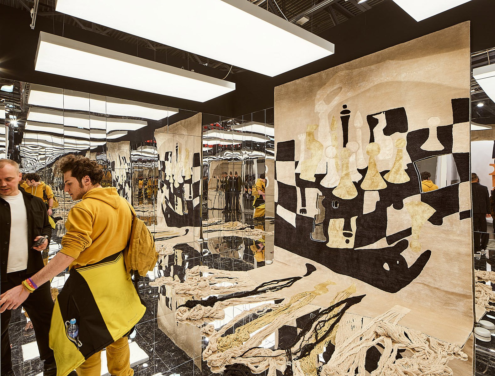 Эффектный стенд получился у компании Art de Vivre — известного российского производителя ковров.
Всё самое интересное про ARTDOM читайте на сайтe wajournal | Сетка — социальная сеть от hh.ru