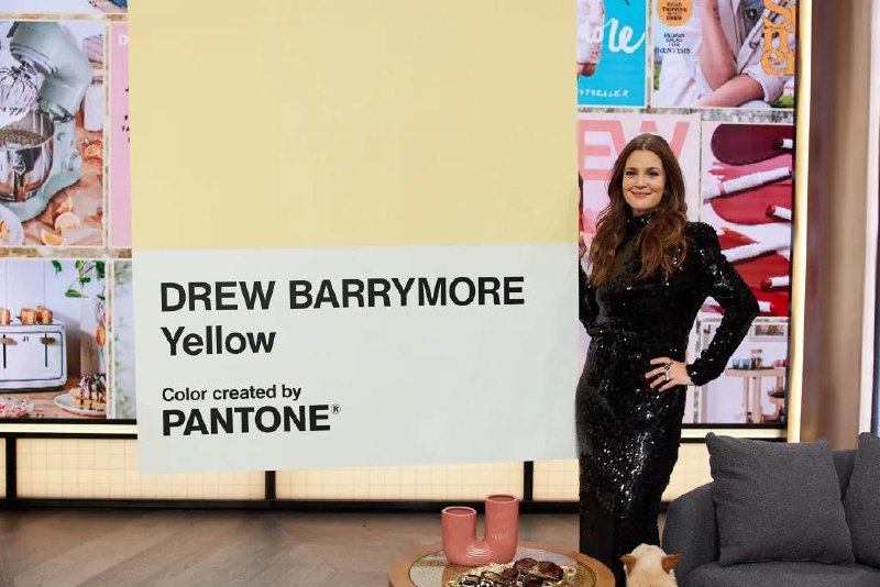 Что подарить человеку, у которого всё есть? Кажется, Pantone нашли ответ на этот вопрос и подарили Дрю Бэрримор собственный цвет Pantone — «Drew Barrymore Yellow» | Сетка — социальная сеть от hh.ru