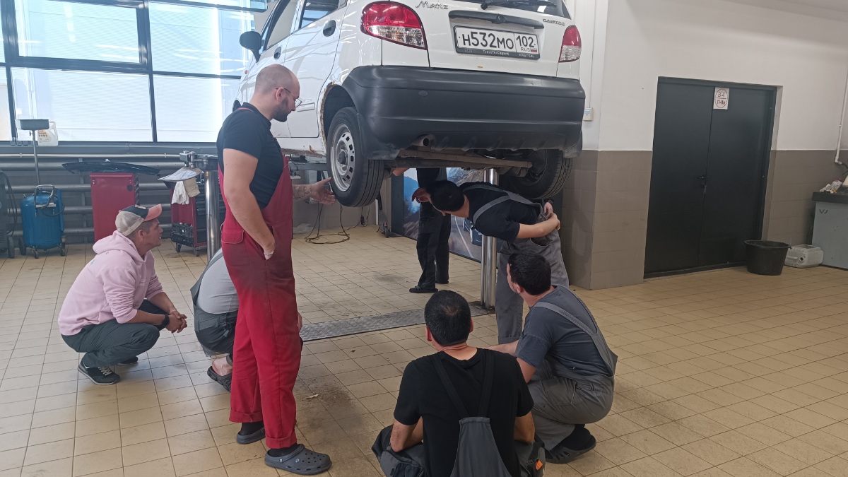 Параллельно, я решил сменить свою деятельность и попробовать себя в других отраслях 
Мой опыт работы на заводе Альфа-Тех в Казани: первые впечатления 🚧 
 
Привет, друзья! Сегодня хочу поделиться с вам... | Сетка — социальная сеть от hh.ru