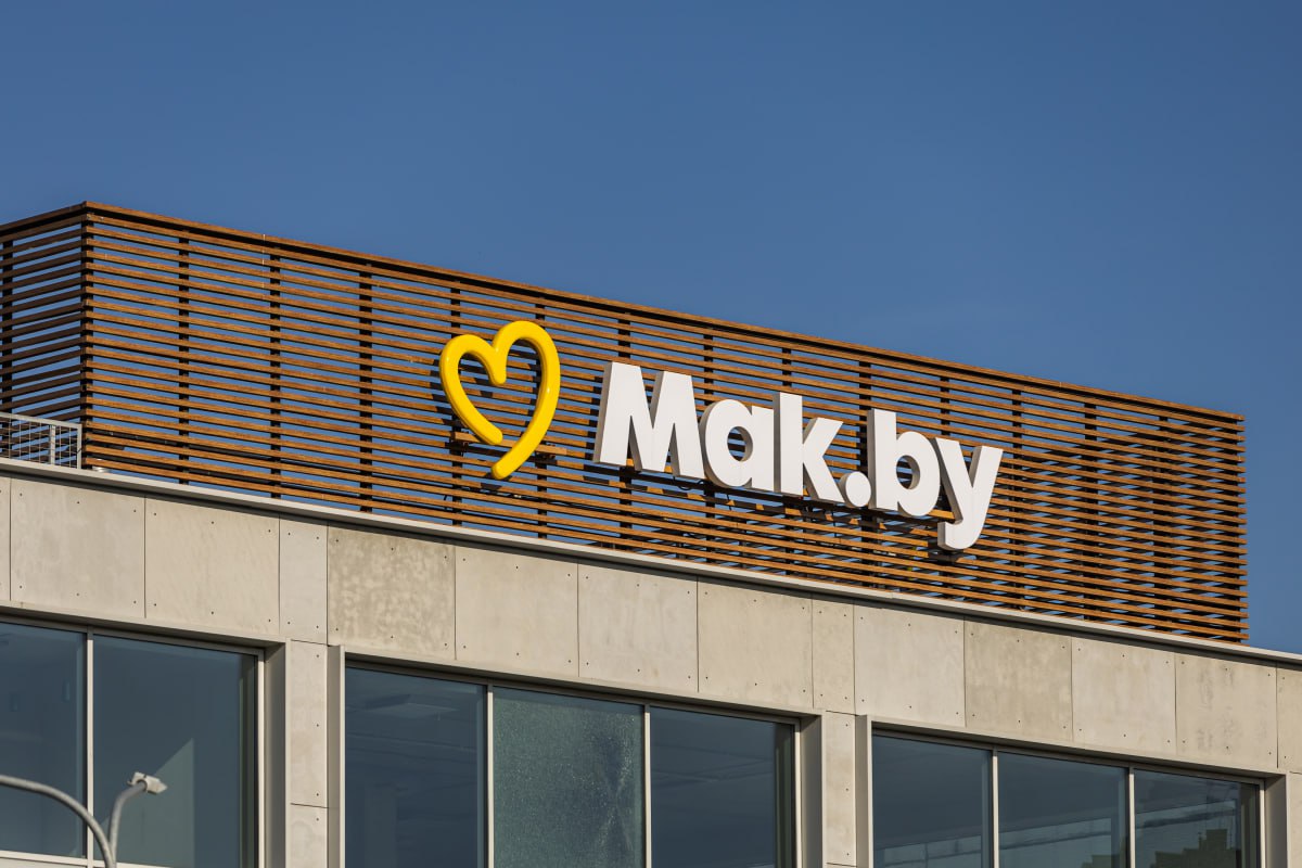 Mak.by: разработка бренда от Fabula Branding
Кейс-мимикрия на айдентику McDonald’s, ушедшего с белорусского рынка. В официальном релизе кейса Mak | Сетка — социальная сеть от hh.ru
