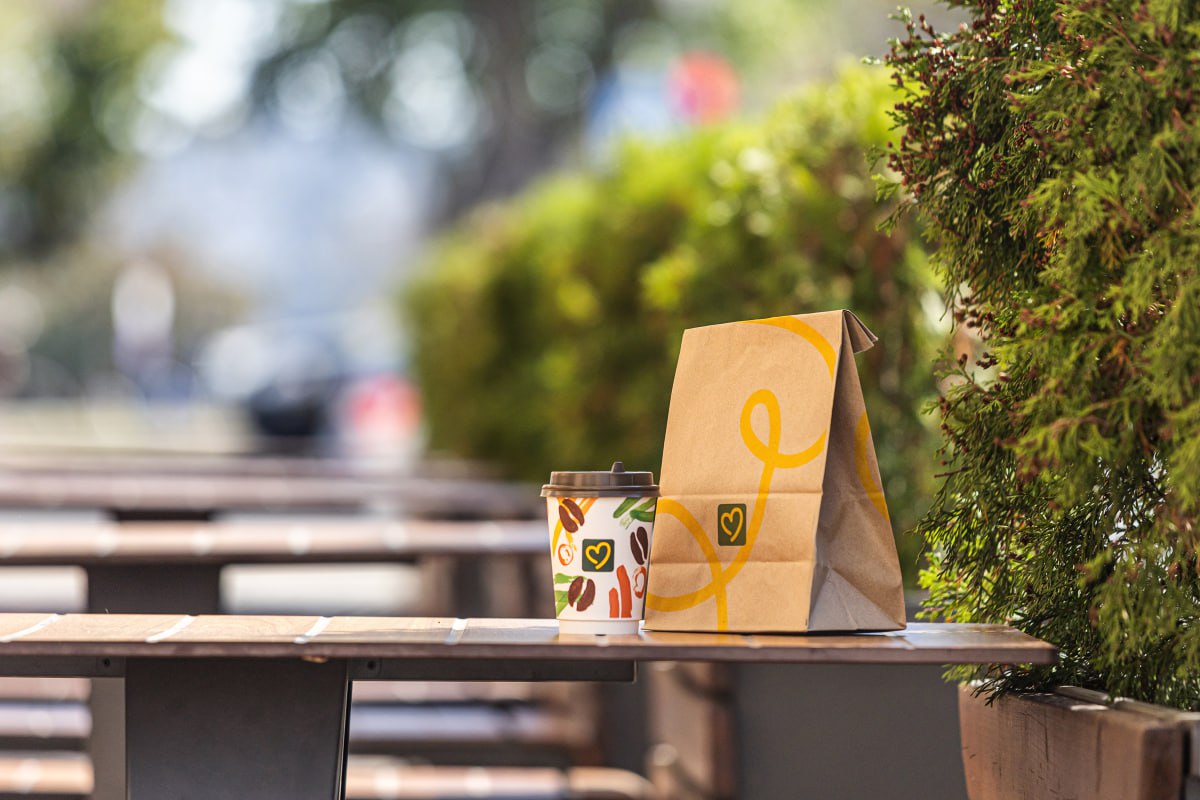 Mak.by: разработка бренда от Fabula Branding
Кейс-мимикрия на айдентику McDonald’s, ушедшего с белорусского рынка. В официальном релизе кейса Mak | Сетка — социальная сеть от hh.ru