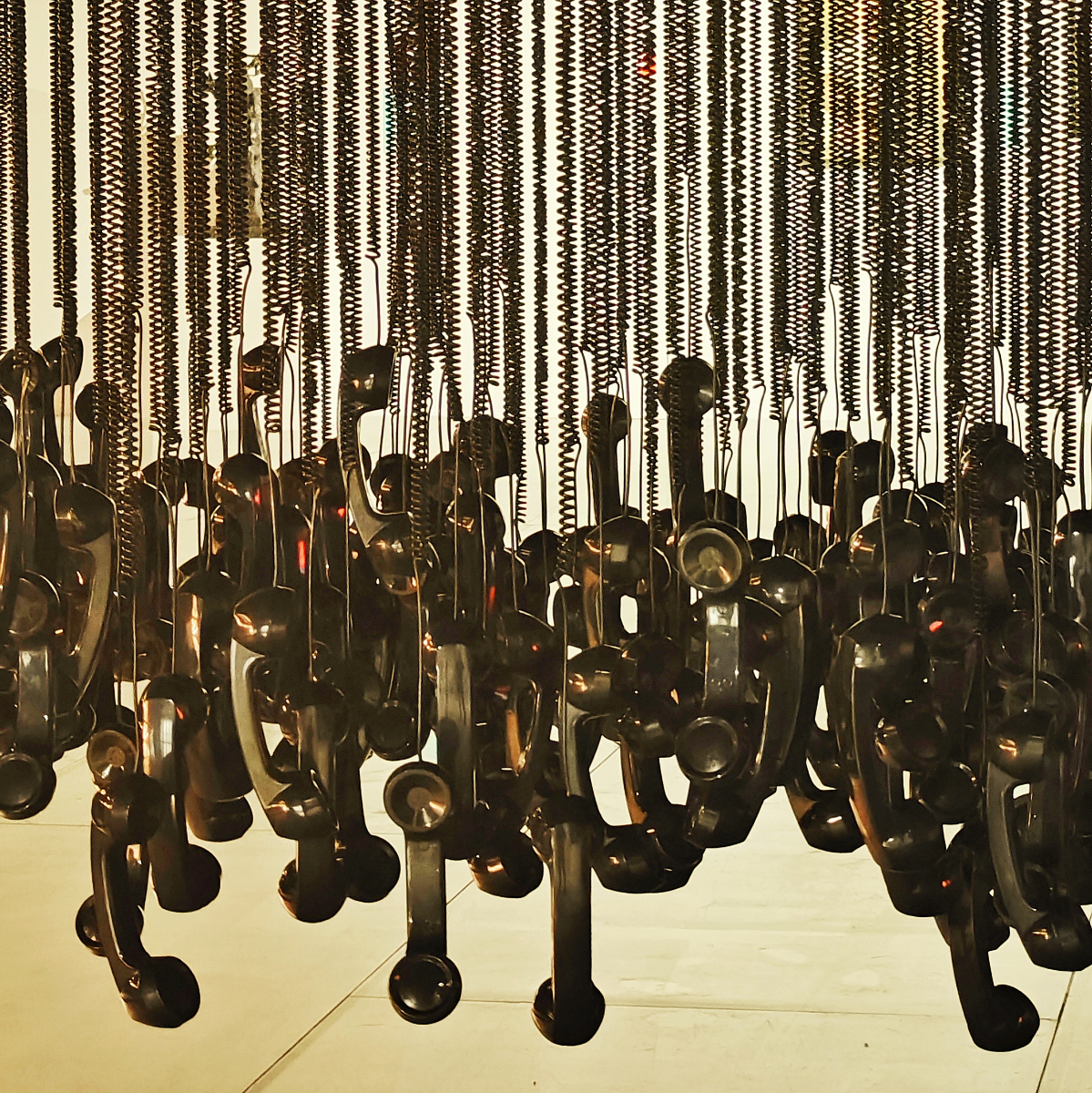 Инструменты для связи изменились, но суть осталась той же — знакомства и товарищеские отношения по-прежнему открывают перед нами новые возможности | Сетка — социальная сеть от hh.ru