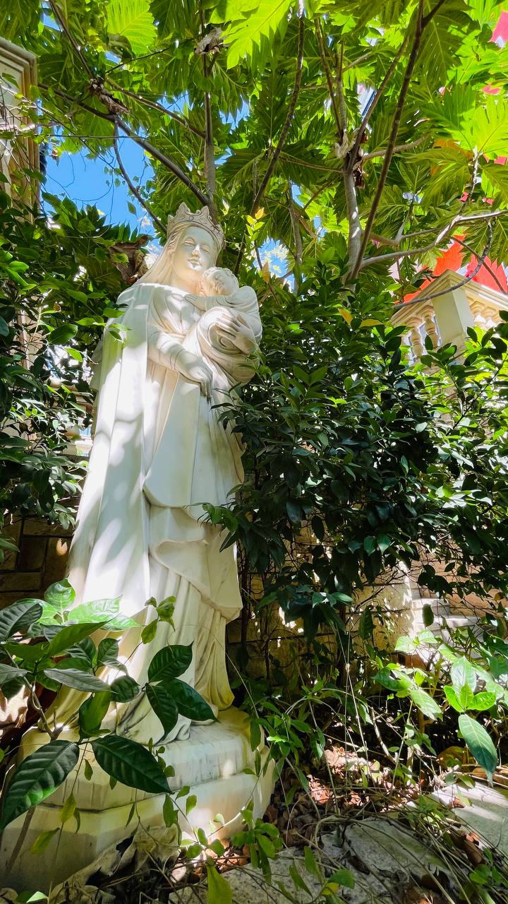 Если отобрать у этого города интернет, у него есть все шансы остаться здоровым. 
Даже с таким маркетинговым названием, Sunset town.
Он еще не достроен и запуститься только через год | Сетка — социальная сеть от hh.ru