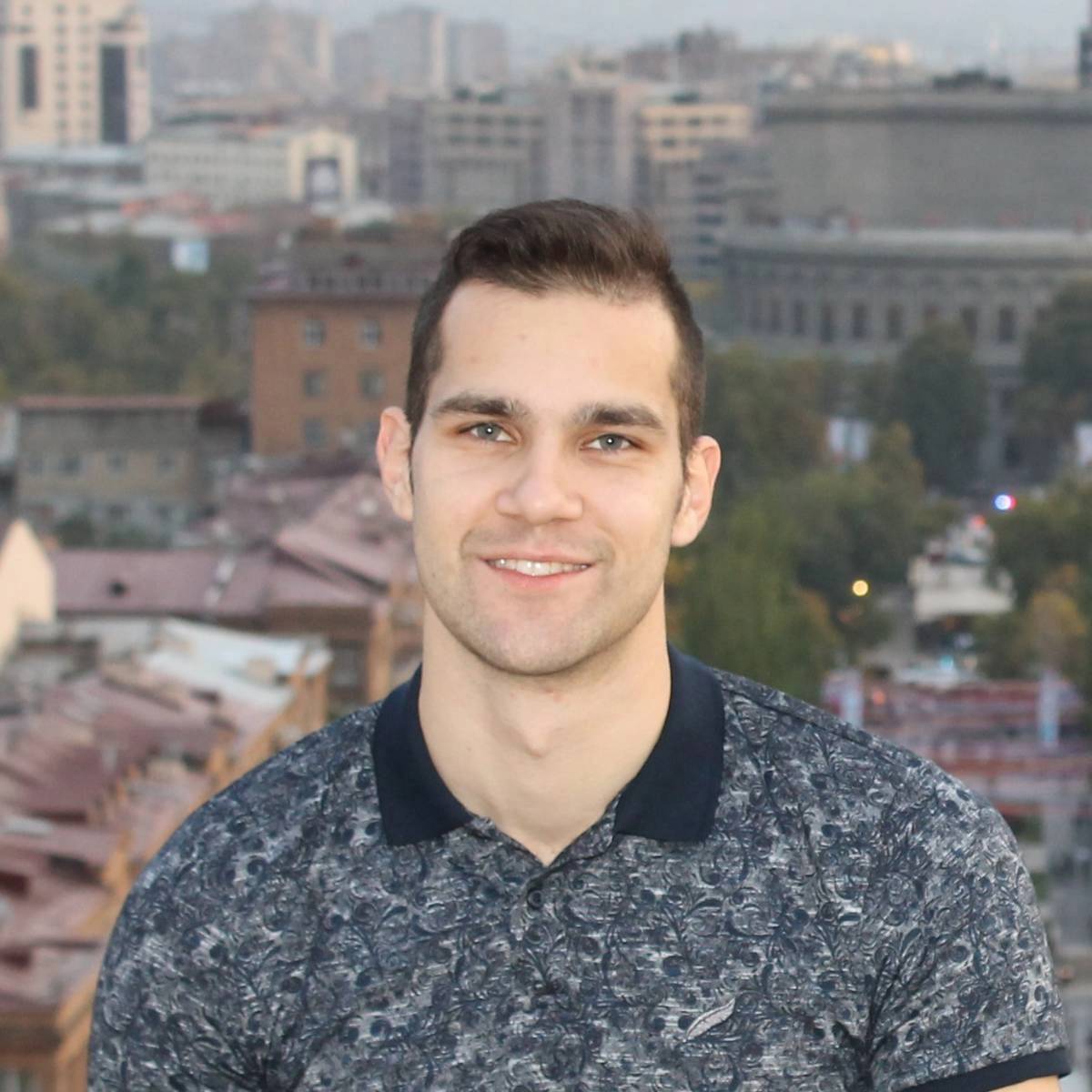 Ruslan Mukhlisov | Сетка — социальная сеть от hh.ru