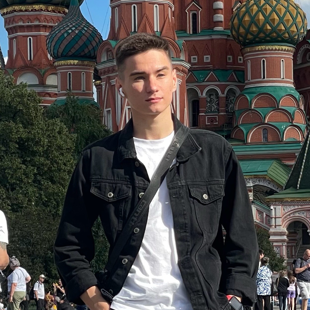 Олег Базанов