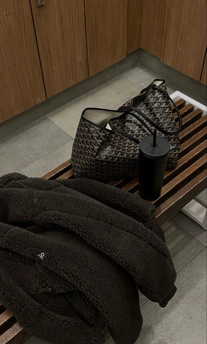 Иногда кажется, что мир вокруг нас движется с бешеной скоростью: работа, учеба, встречи, дедлайны... Мы постоянно куда-то бежим, стараясь успеть всё и сразу. Но в этой гонке так легко потерять себя | Сетка — социальная сеть от hh.ru