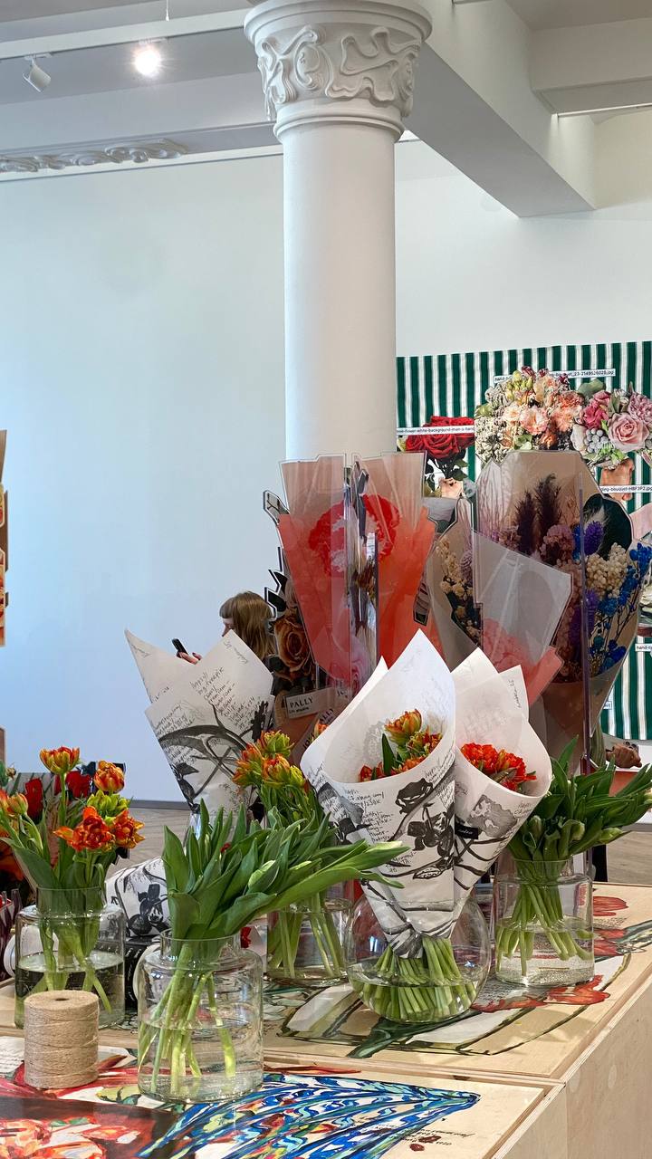 💐Совместная выставка LIMÉ и художника Дмитрия Кавки «Цветы | Сетка — социальная сеть от hh.ru