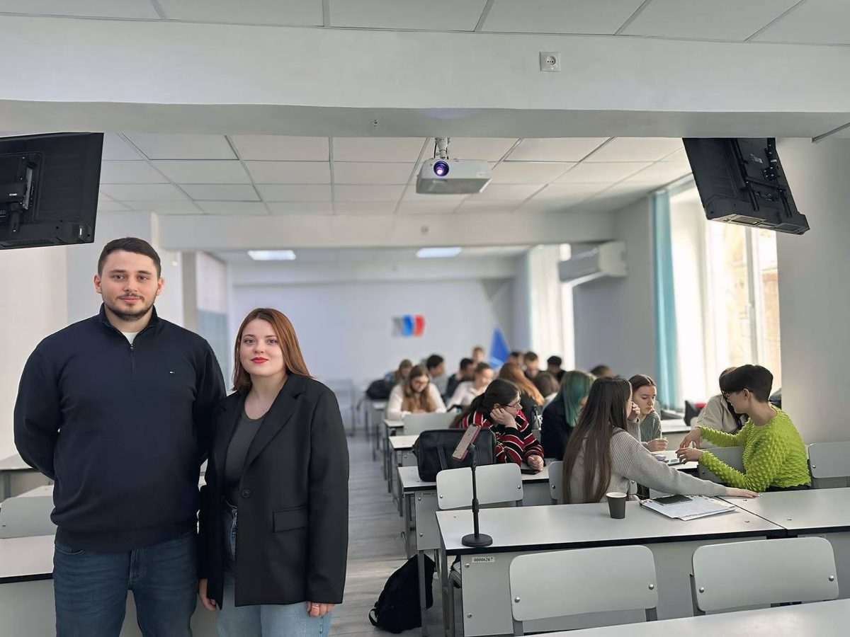 📸 Небольшой фотоотчёт с сегодняшнего мероприятия.
Провели бизнес-игру для студентов РГЭУ РИНХ на факультете менеджмент и предпринимательства. А также рассказали студентам про модель 4Р и СПИН продажи | Сетка — социальная сеть от hh.ru