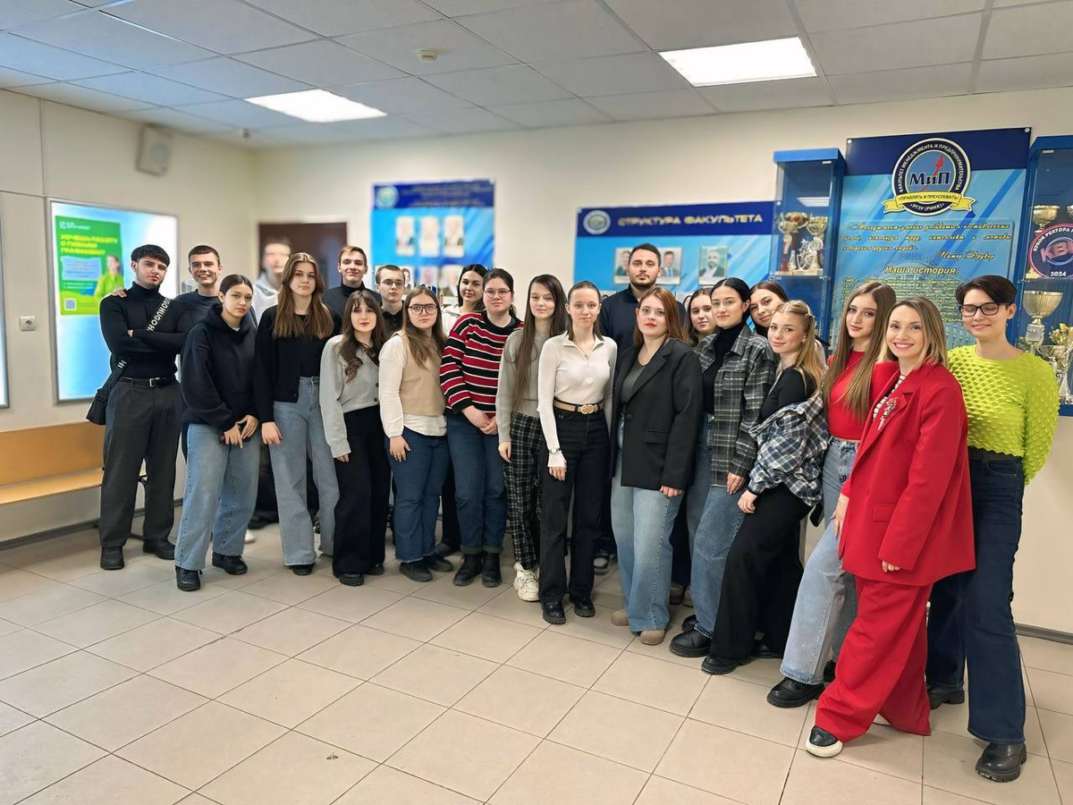 📸 Небольшой фотоотчёт с сегодняшнего мероприятия.
Провели бизнес-игру для студентов РГЭУ РИНХ на факультете менеджмент и предпринимательства. А также рассказали студентам про модель 4Р и СПИН продажи | Сетка — социальная сеть от hh.ru