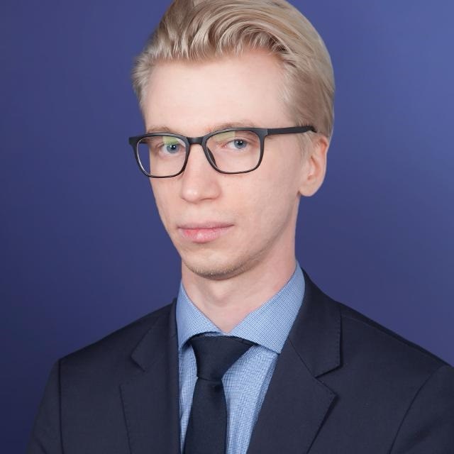 Максим Савенков