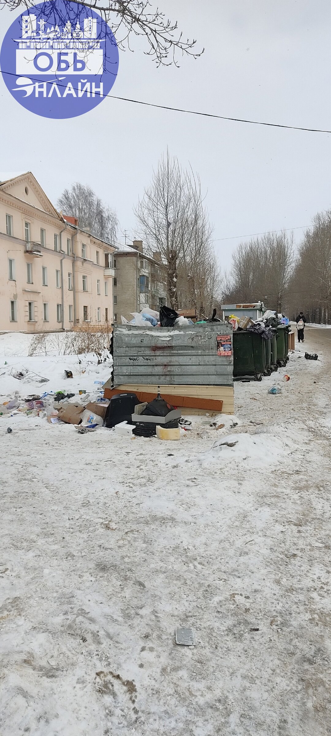 ↗ Уважаемая Администрация города Оби разберитесь, пожалуйста, кто должен убирать территорию по сбору мусора. Невозможно уже подойти. Под снегом ещё столько же. Летом вонь стоит | Сетка — социальная сеть от hh.ru