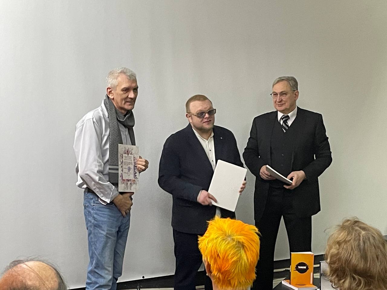 Сегодня было хорошо, много новых лиц и ряд новых знакомых! Здорово! МОО «Союз писателей Рунета» и НАП «Русский литературный центр» двигаются дальше | Сетка — социальная сеть от hh.ru