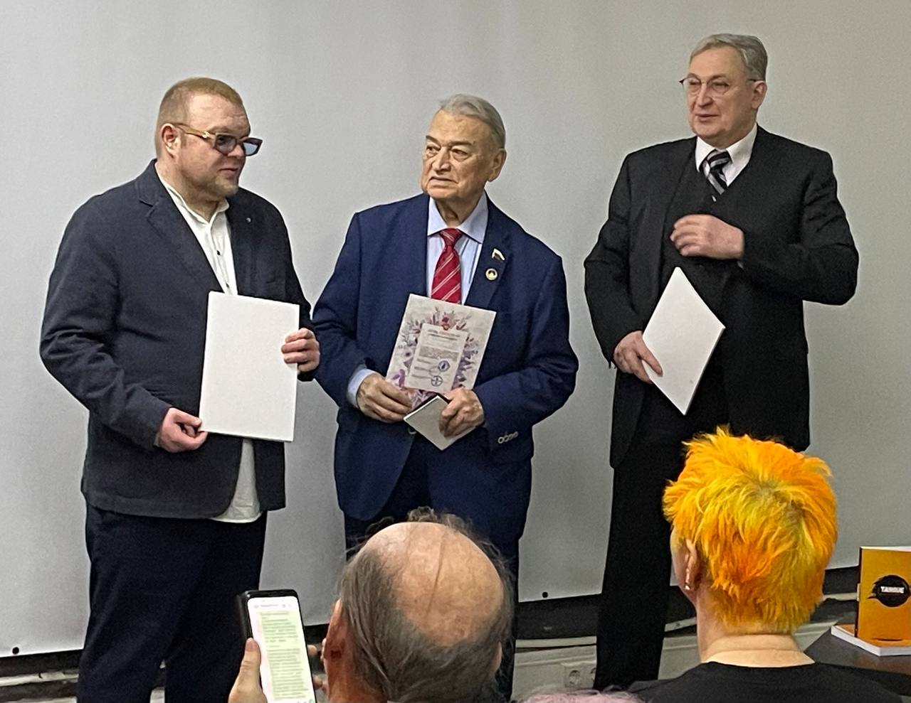Сегодня было хорошо, много новых лиц и ряд новых знакомых! Здорово! МОО «Союз писателей Рунета» и НАП «Русский литературный центр» двигаются дальше | Сетка — социальная сеть от hh.ru