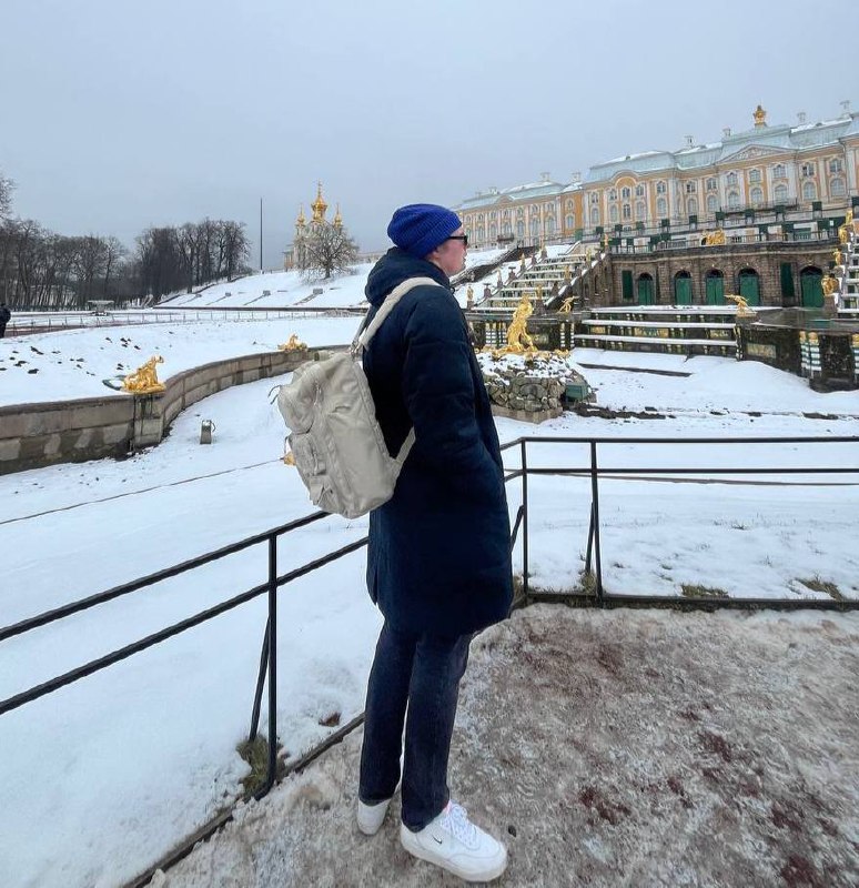 Лучшее место для написания текстов для меня — это поезд. Мне кажется, если бы я съездил во Владивосток на поезде, книга была бы уже закончена.
Для тех, кто не знал или забыл — мы почти написали книгу | Сетка — социальная сеть от hh.ru