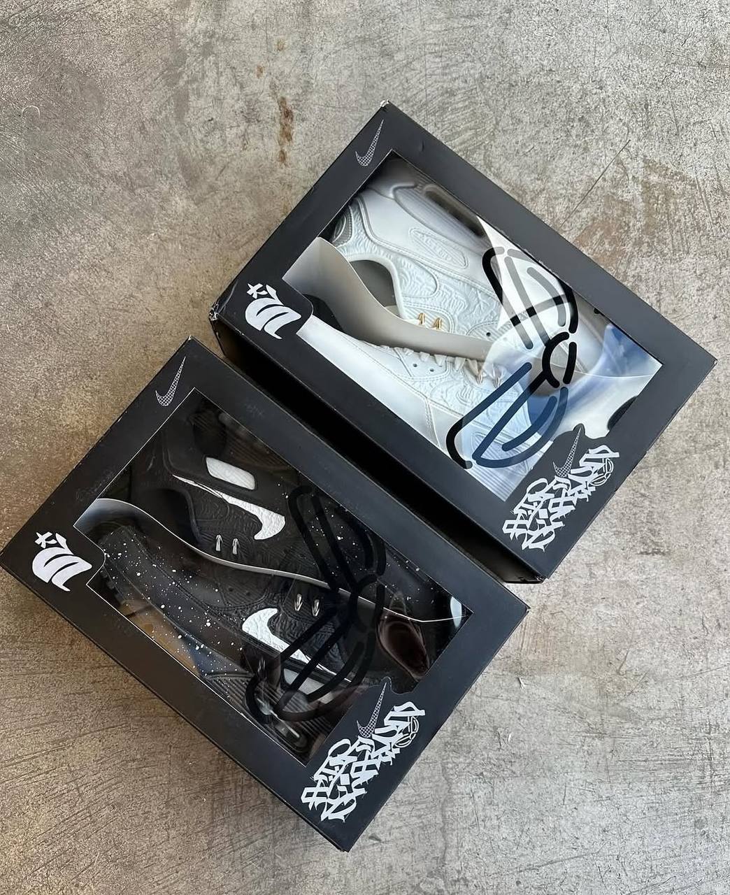#Артем Присел.
Nike и британо-нигерийский арт-художник Slawn выкатили совместную пару кроссовок Air Max 90. Но ярче обуви получилась ее презентация | Сетка — социальная сеть от hh.ru