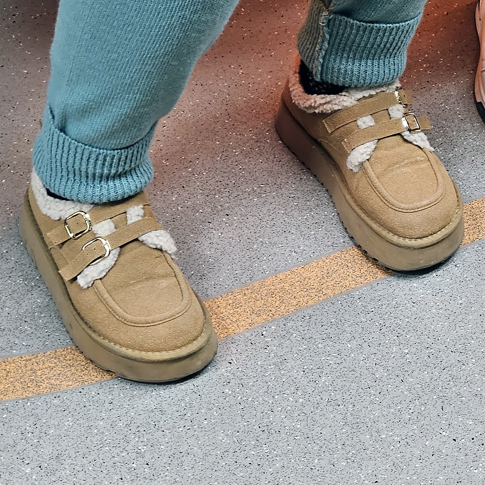 Мокасино-угги
Вот тут большой выбор расцветок👇
🪙Цена#1
А тут, как мне показалось, более изящные варианты 👇
🪙Цена#2
🪙Цена#3
И о погоде ☀️
Сегодня в Москве ясно
Утром -8 ☀️
Днём -2 ☀️
Вечером -5 ☀️
#обу... | Сетка — социальная сеть от hh.ru