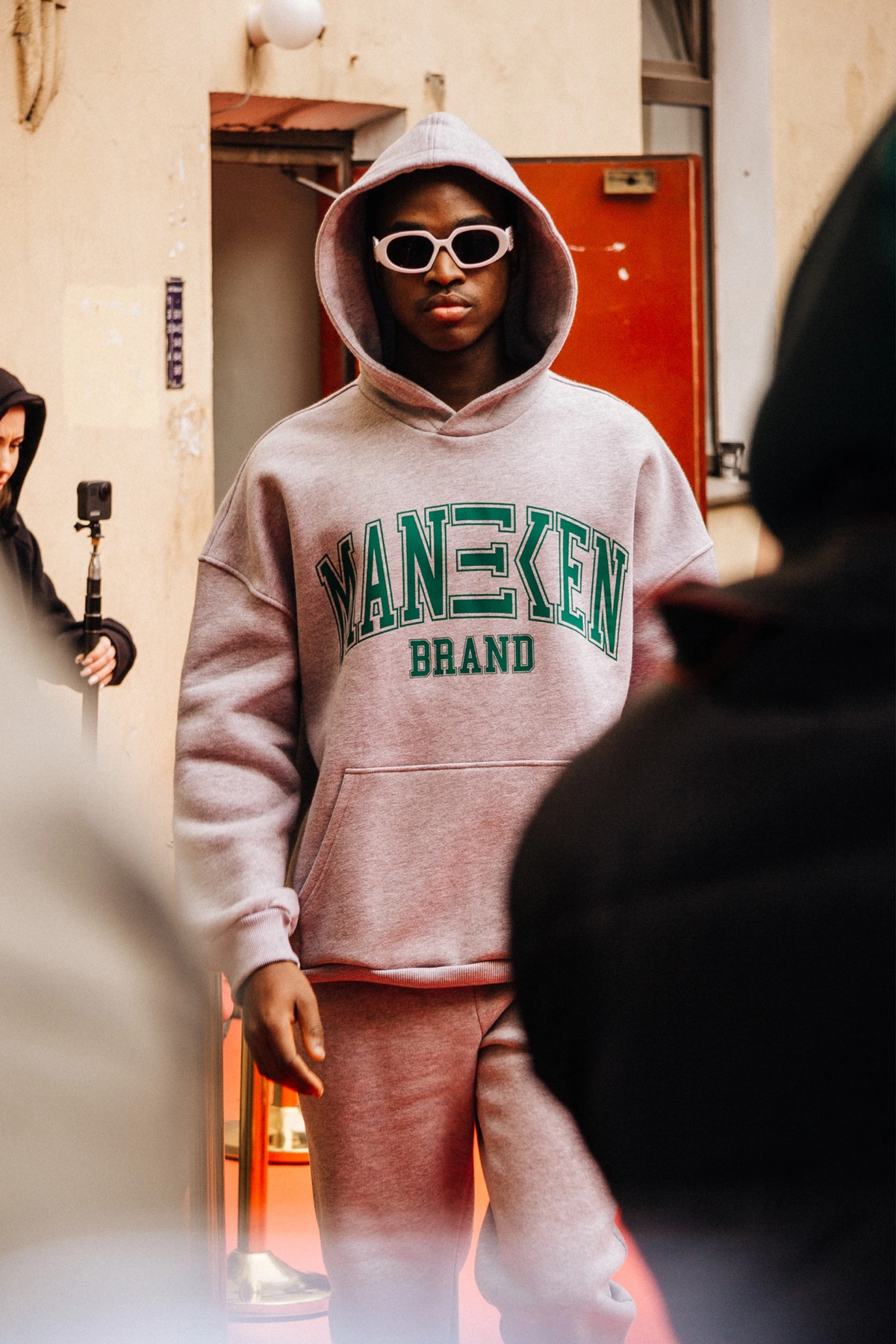 Фотосессия в стиле "Папарацци" на показе Maneken Brand
Фотограф в Петербурге: Александр Волосенцев
#Папарацци #ManekenBrand #ФотографПитер #РекламныйФотограф
#КонтентФотографСпб | Сетка — социальная сеть от hh.ru