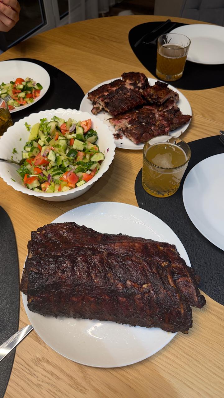 🔥 Воскресенье — день мяса!
К сожалению, до гриля сегодня не добрался, но на неделе наткнулся на очень смешное видео, которое идеально передает мои эмоции от гриллинга | Сетка — социальная сеть от hh.ru