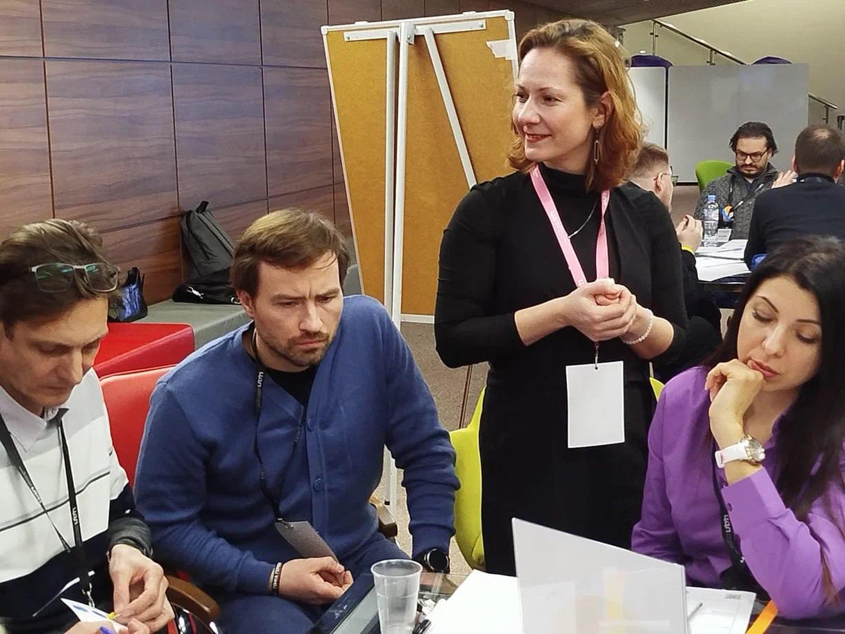 🔥 Модератор «Стресс-кейсов» в ЦДП!
С небольшим опозданием делюсь с Вами эмоциями!
27 февраля была модератором круглого стола на мероприятии «Стресс-кейсы» в Цифровом деловом пространстве | Сетка — социальная сеть от hh.ru