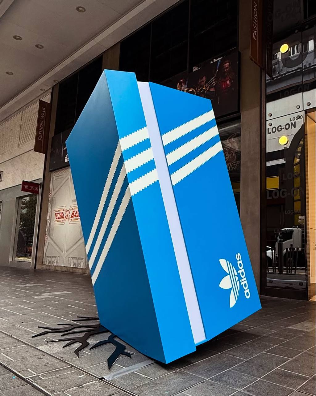 Реклама от adidas в Гонконге к предстоящему показу уличной моды.
celeba-sport.ru / Sport Community | Сетка — социальная сеть от hh.ru