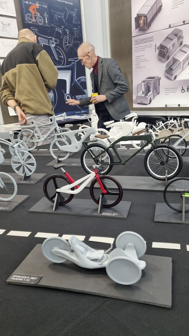 🚴‍♂️Готовь сани летом, а велосипед к зимнему ректорскому просмотру!🚴🏻‍♀️
Смотрим работы студентов второго курса кафедры дизайна средств транспорта | Сетка — социальная сеть от hh.ru