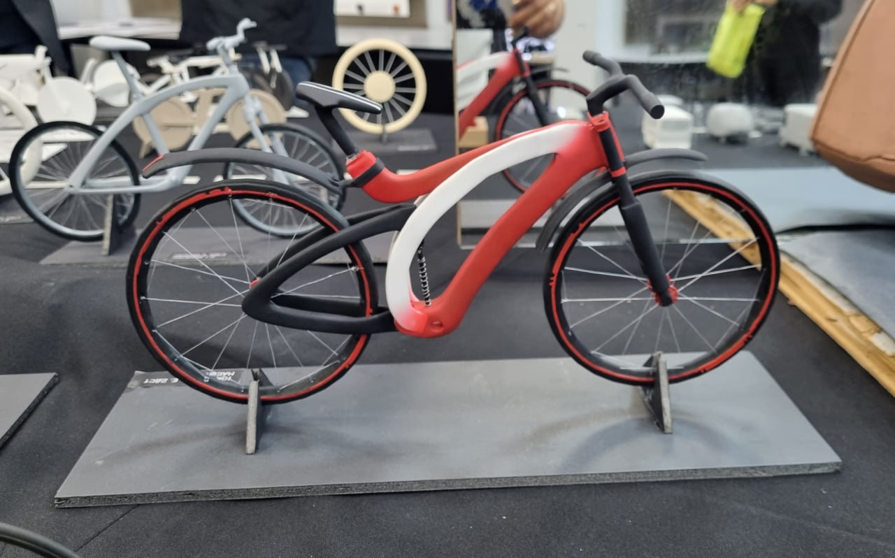 🚴‍♂️Готовь сани летом, а велосипед к зимнему ректорскому просмотру!🚴🏻‍♀️
Смотрим работы студентов второго курса кафедры дизайна средств транспорта | Сетка — социальная сеть от hh.ru