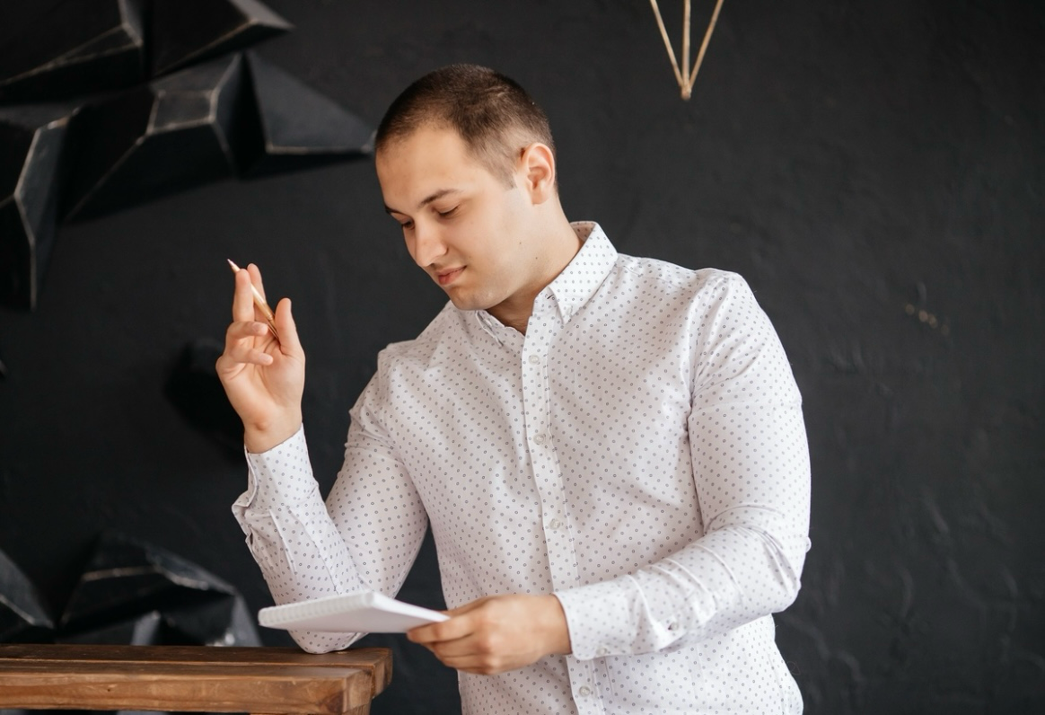 Привет🖐🏻
Если ты меня не знаешь, давай познакомимся поближе😉
Меня зовут Сергей и я занимаюсь профессиональным видео-монтажом.
Родился в Твери и посвятил 15 лет музыке и боевым искусствам | Сетка — социальная сеть от hh.ru