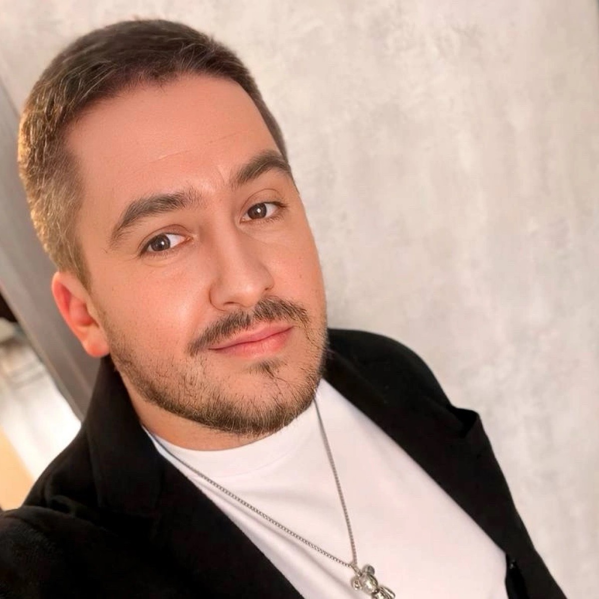 Виктор Антонов