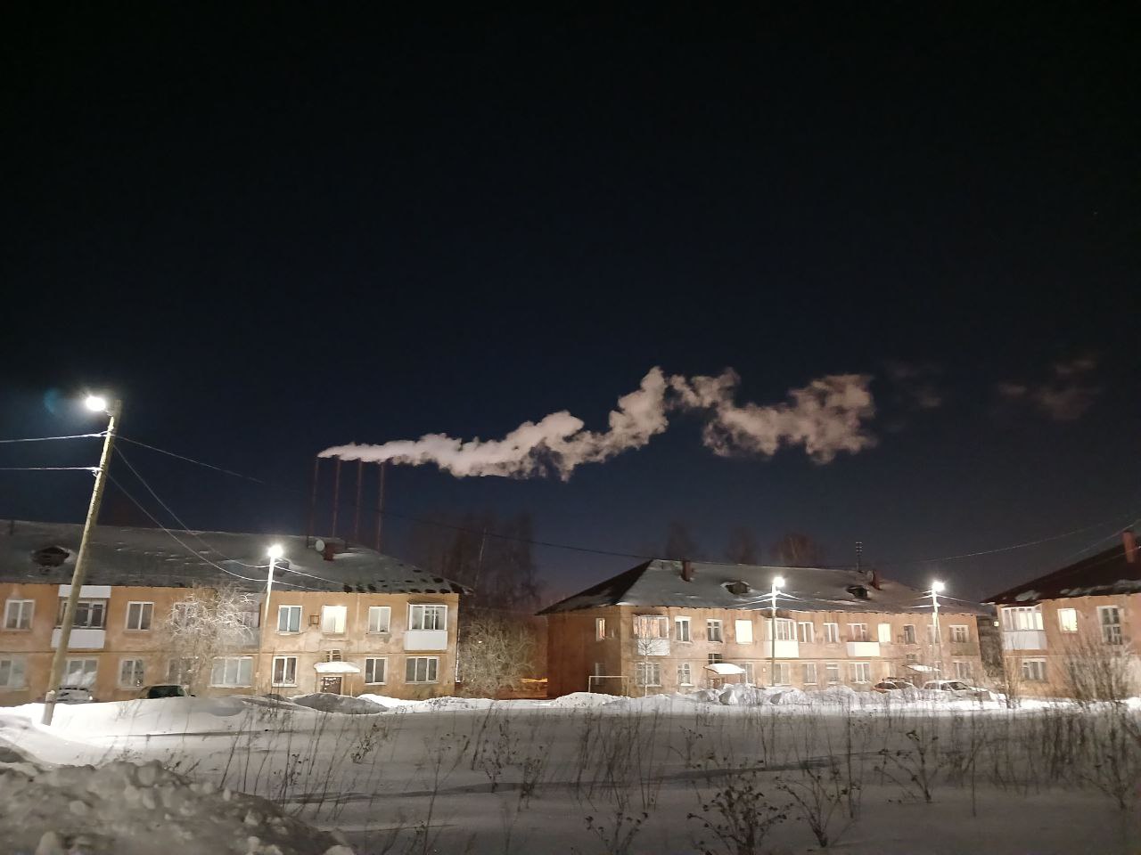 Не всегда получается сделать кадр, как он ощущается. Но что-то даже в неудачных кадрах порой держит на себе внимание.
Зачастую это воспоминания о событиях или мыслях, пришедших в тот момент | Сетка — социальная сеть от hh.ru