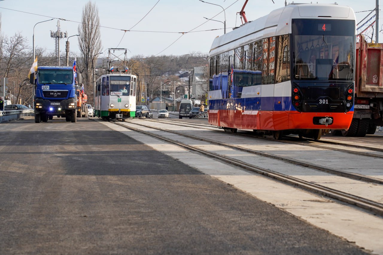 Мост через реку Подкумок открыли после реконструкции в Пятигорске
Сооружение протяженностью 80 метров обновили в рамках нацпроекта «Безопасные качественные дороги» | Сетка — социальная сеть от hh.ru
