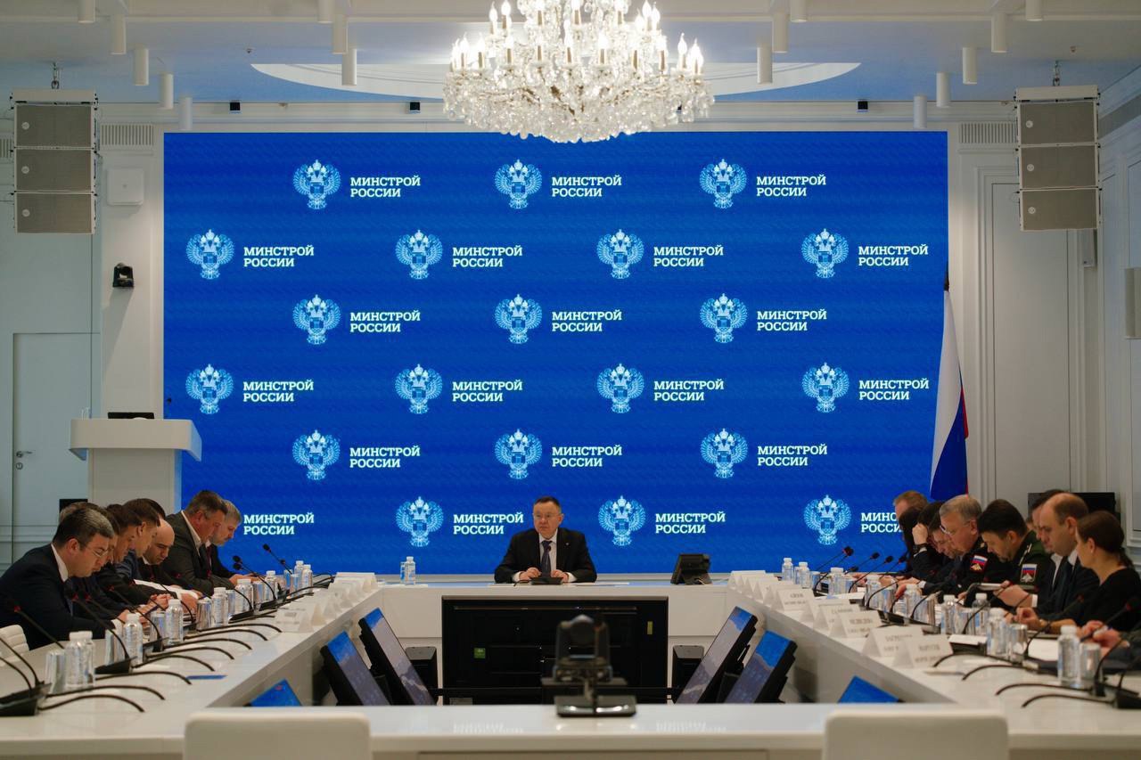 Глава Минстроя России Ирек Файзуллин провел совещание с заместителем руководителя Федерального казначейства Эли Исаевым по результатам экспертно-аналитического сопровождения реализации объектов и меро... | Сетка — социальная сеть от hh.ru