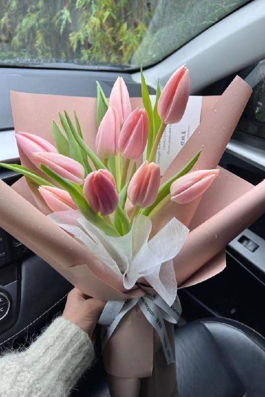 Цветы будут раздавать женщинам в честь 8 марта🌷
🌷С 5 по 7 марта
Сотрудники ГИБДД и известные личности поздравят женщин за рулем
🌷8 марта
Цветы будут дарить на вокзалах, улицах, площадях, возле станций... | Сетка — социальная сеть от hh.ru